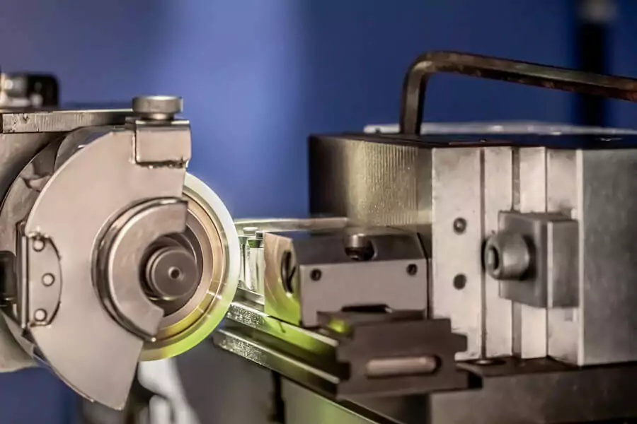 rotating grinding wheel