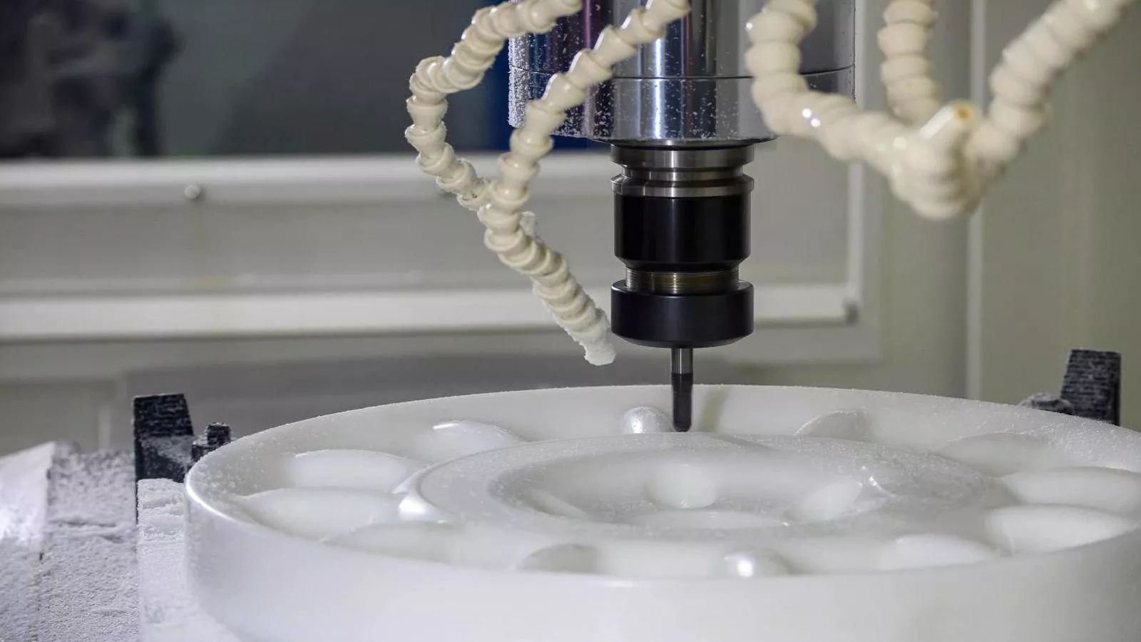 CNC machining in ceramic parts